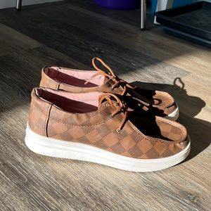 Size 6 shoes only ever tried on just to big